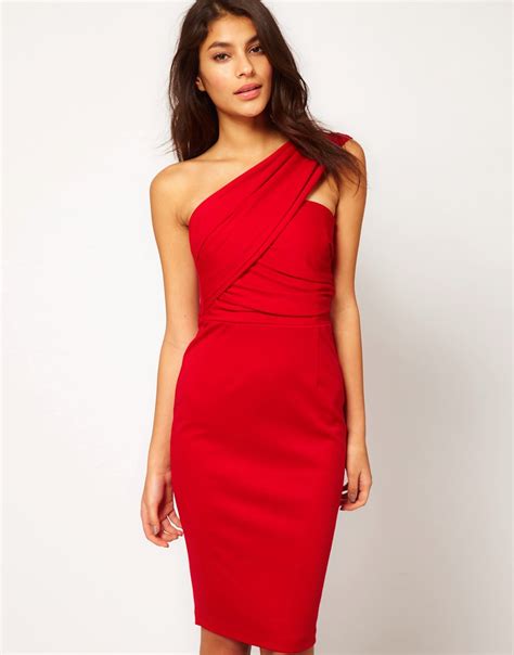 Red dress dos and don'ts: Tips for pulling off this bold statement